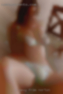 A sexy woman from Norton who just wants to fuck.
