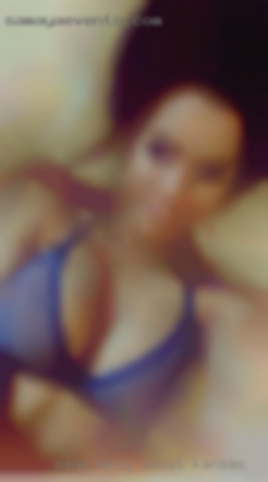 Sane, sexy uncut top Kansas looking to hook up.